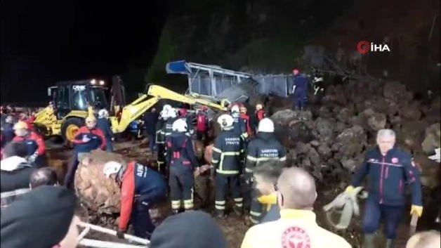 Samsun’da heyelan altında kalanları kurtarma çalışmaları başladı