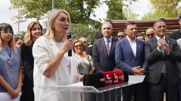 Aileler beşinci kez Saraçhane’de buluştu: ‘Keyfi gözaltılar ve tutuklamalar son bulsun’ – Son Dakika Siyaset Haberleri