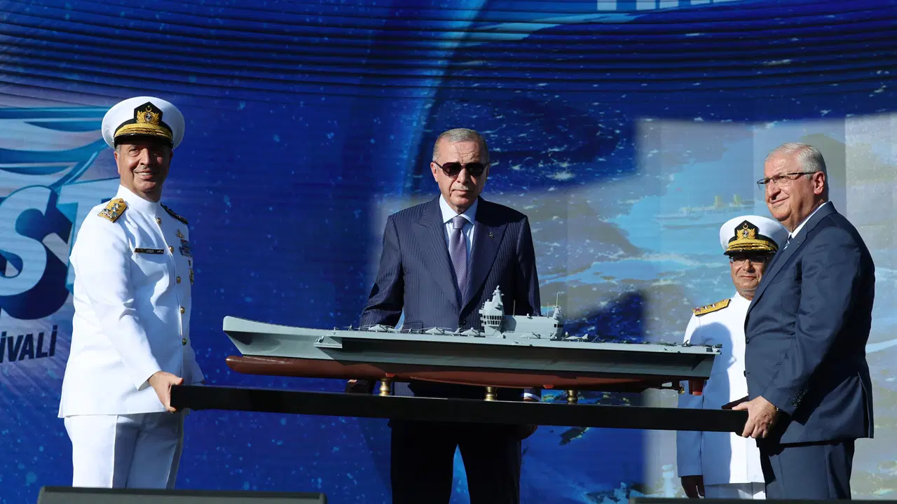 Sosyal medyada gündem olan ‘masa taşıma’ görüntüleri: Bir ucundan Bakan Güler, bir ucundan general tuttu… – Son Dakika Siyaset Haberleri Sosyal medyada gündem olan ‘masa taşıma’ görüntüleri: Bir ucundan Bakan Güler, bir ucundan general tuttu… – Son Dakika Siyaset Haberleri