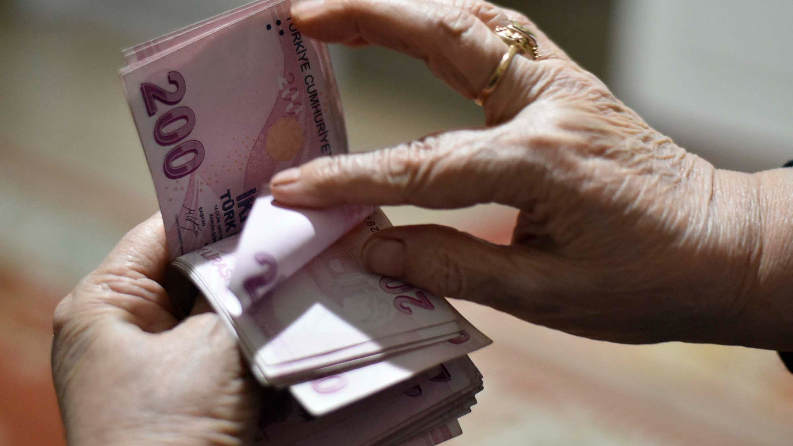 Açlık sınırı 27 bin 111 TL oldu