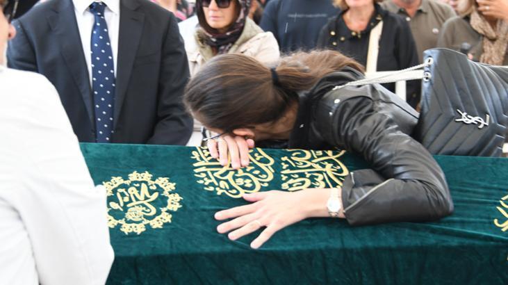 İş insanı Halit Yukay’a veda! Kıvanç Tatlıtuğ gözyaşlarını tutamadı İş insanı Halit Yukay’a veda! Kıvanç Tatlıtuğ gözyaşlarını tutamadı