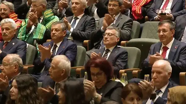 Gergin ‘adli yıl’ açılışı: Cevdet Yılmaz, salonda oturan Özgür Özel’i hedef aldı! – Son Dakika Siyaset Haberleri