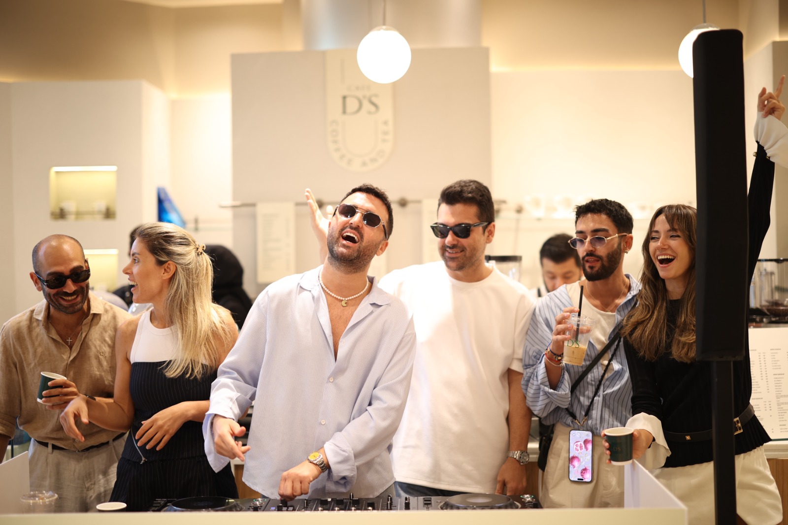 Şehrin Nabzı Cafe D’S’in Gündüz Partilerinde Atıyor: