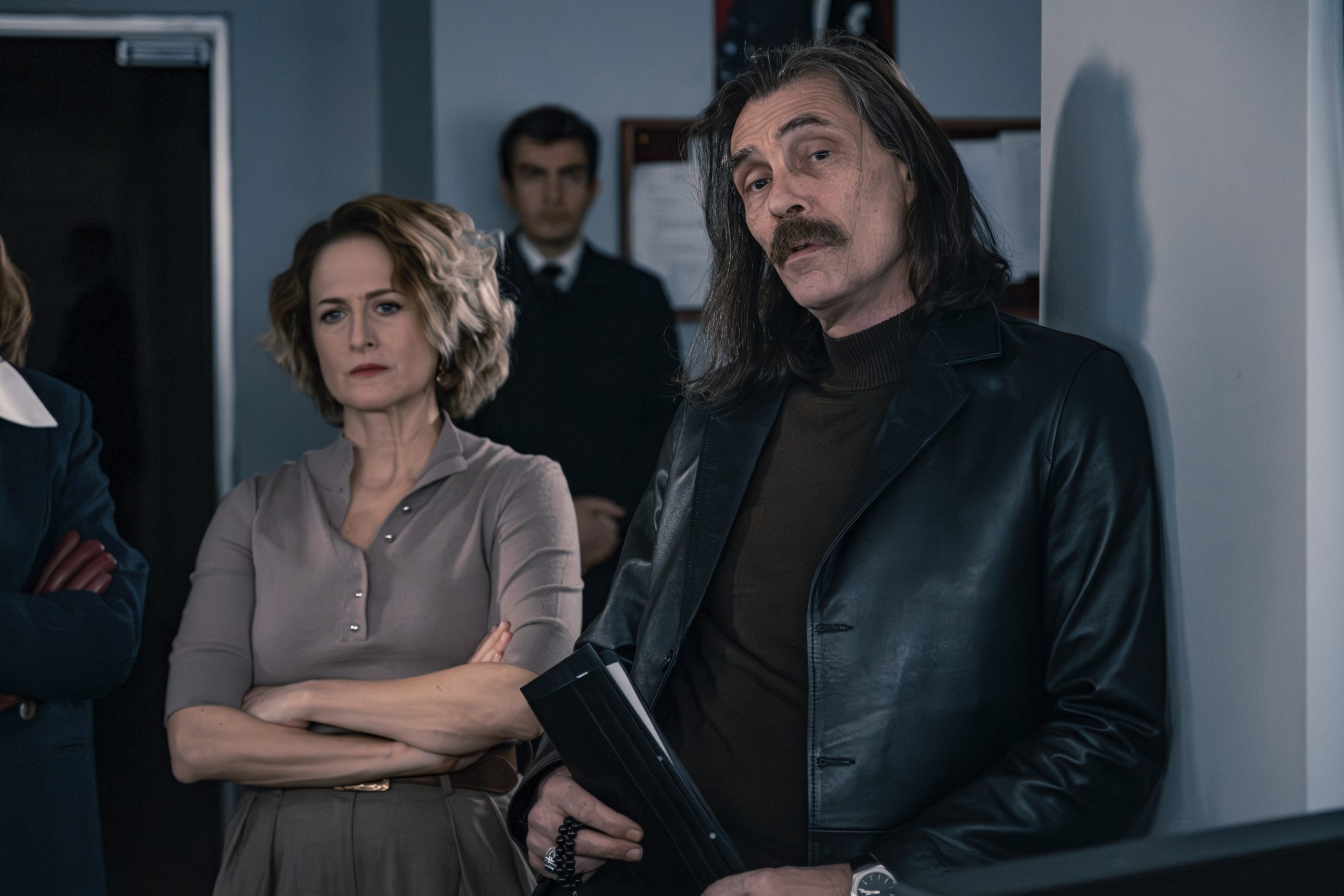 HBO Max, ‘Çekiç ve Gül: Bir Behzat Ç. Hikayesi’nin 3. Sezon 5. Bölümünü yayına aldı!
