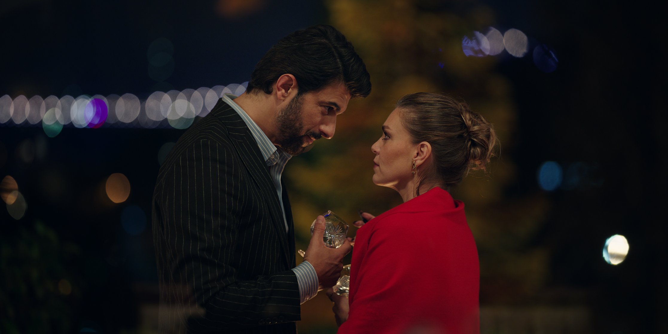 Netflix, başrollerini Engin Akyürek ve Aslı Enver’in paylaştığı, Enfes Bir Akşam’ın yayın tarihini duyurdu! Netflix, başrollerini Engin Akyürek ve Aslı Enver’in paylaştığı, Enfes Bir Akşam’ın yayın tarihini duyurdu!