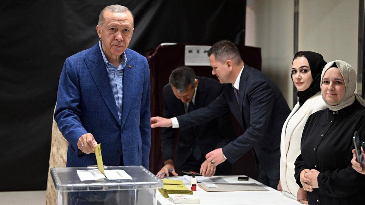 AKP’de seçim çalışması: ‘Erdoğan ile inşallah bir dönem daha’ – Son Dakika Siyaset Haberleri