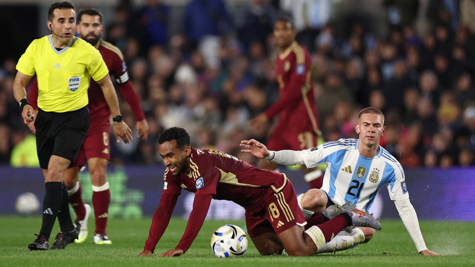 Mastantuono Messi’den 3 kez özür diledi Mastantuono Messi’den 3 kez özür diledi