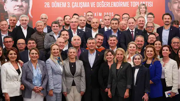 AKP ile makası giderek açan CHP, 20’den fazla şirkete göre merkez parti kimliği kazanıyor: İktidar olma hesapları – Son Dakika Siyaset Haberleri