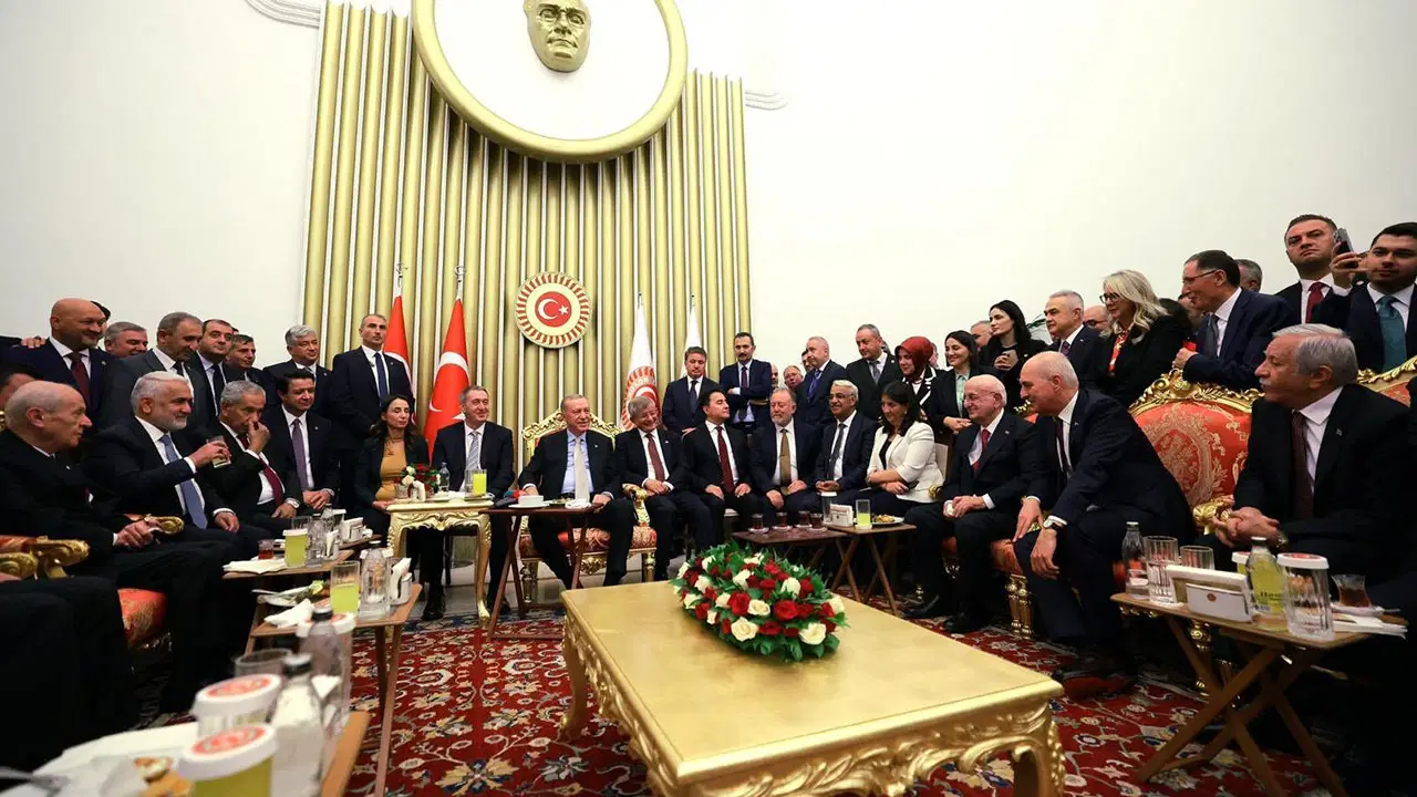Meclis’teki karelere ilk yorum AKP’li isimden geldi: ‘Başarılırsa seçim ittifakına dönüşebilir’ – Son Dakika Siyaset Haberleri