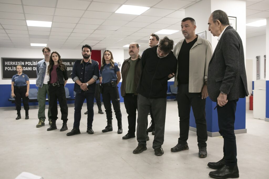 Arka Sokaklar 722. Bölümde Hüsnü en sonunda gözlerini açtı! Sude’nin kaçırılmasının ardından Bozo çılgına döndü!