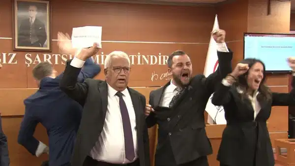 CHP’den Bayrampaşa kararına ilk tepkiler: ‘Belediyeye alenen çökmeye çalışıyorlar’ – Son Dakika Siyaset Haberleri