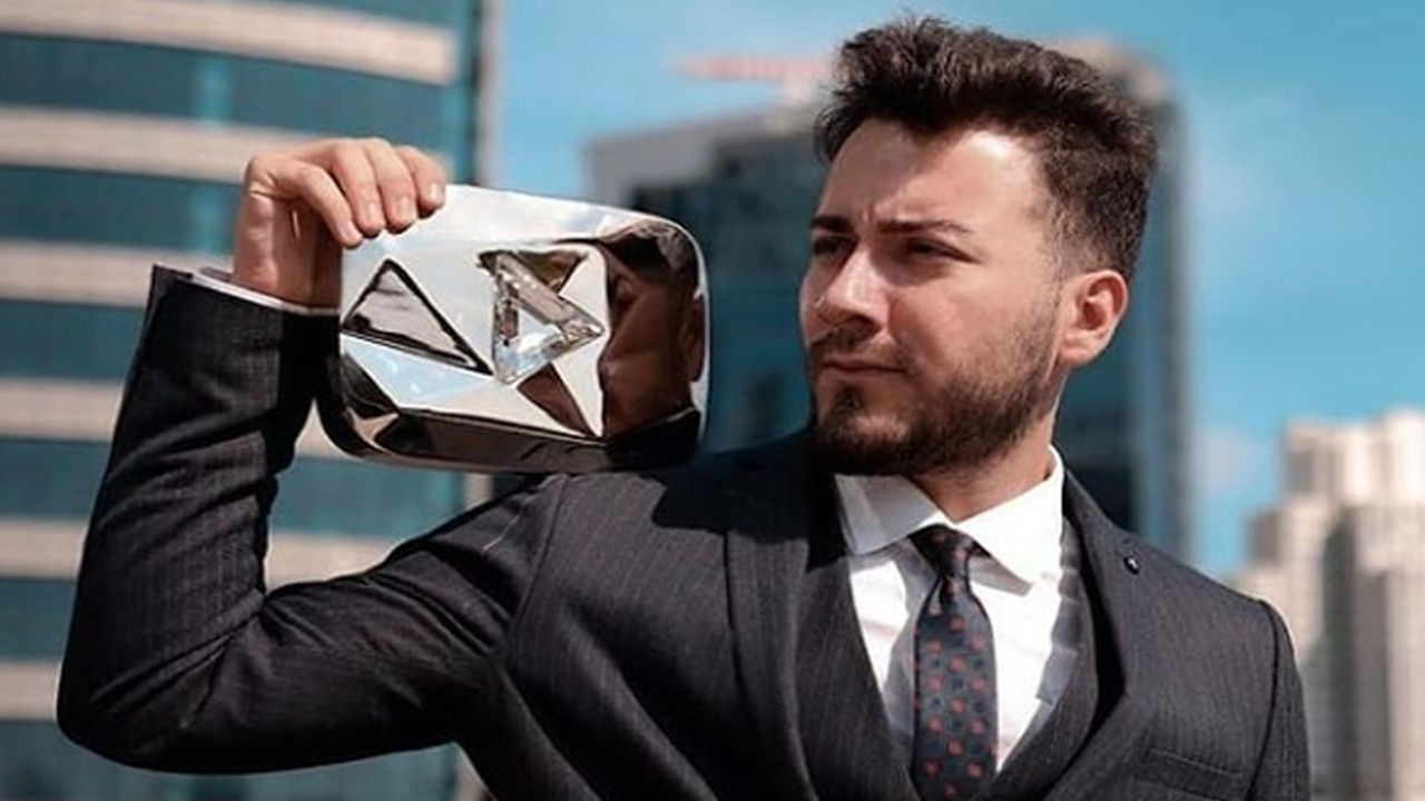 Başak’ın ayrılma kararı sonun başlangıcı oldu: Enes Batur 16 milyon aboneli YouTube kanalını sildi