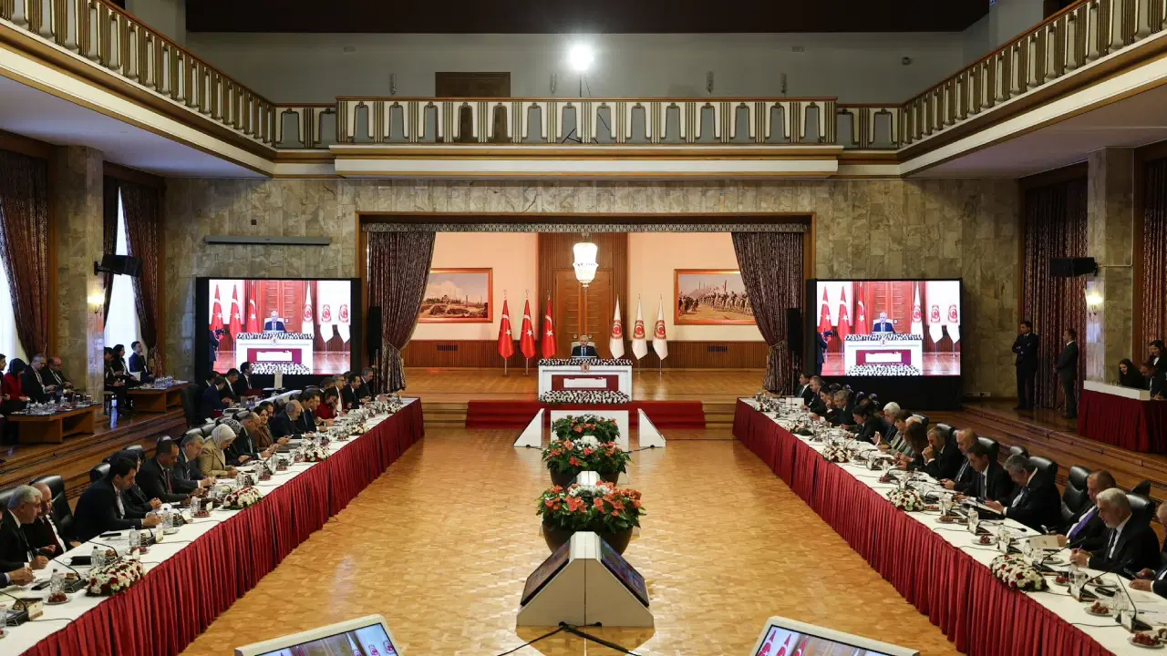 Milli Dayanışma, Kardeşlik ve Demokrasi Komisyonu, askerleri dinledi: Ceza almış bir kişinin ‘kurucu liderliğe’ vasıflandırılması hukuken doğru değildir – Son Dakika Siyaset Haberleri