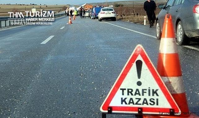 Otel servisi ile motosiklet çarpıştı